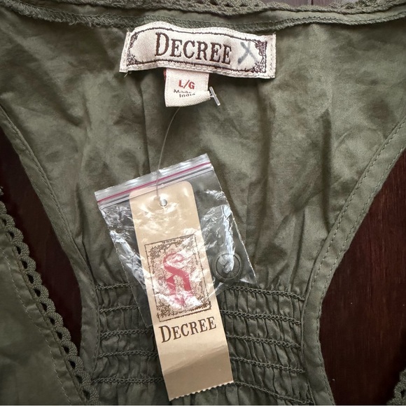 Decree Women’s Boho Festival Style Top Size L Tiered Hem Olive Green Cottage - Picture 3 of 5